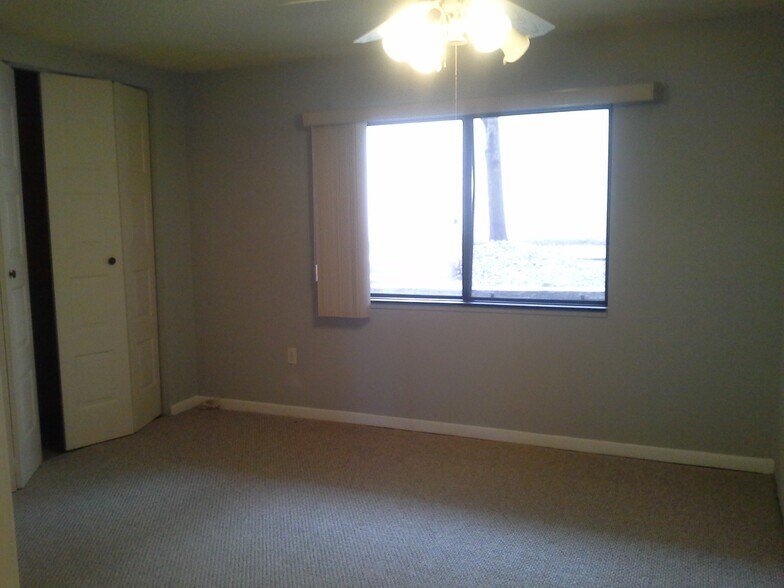 Building Photo - 404 Bay Village Dr