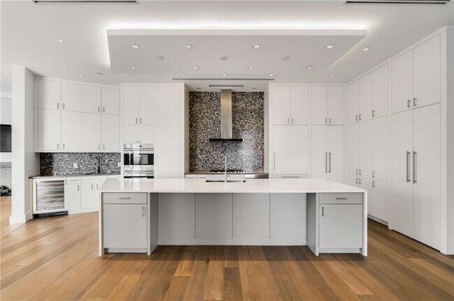 Building Photo - 3376 Peachtree Rd NE