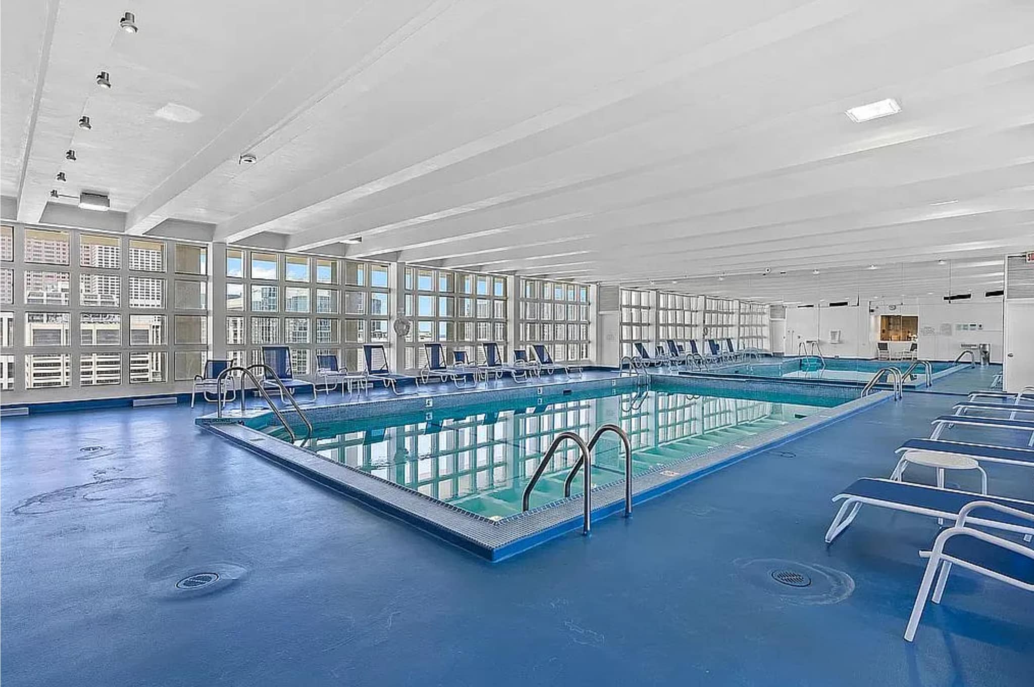 Swimming pool - 535 N Michigan Ave