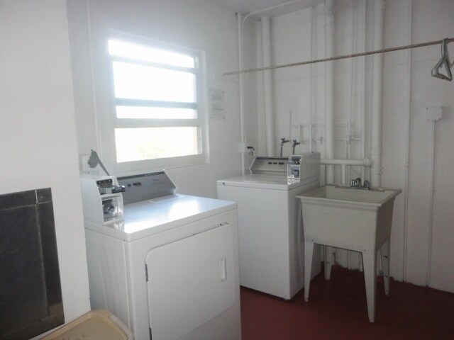 Building Photo - Annual 2BR/2BA Condo in Costa Brava on Venice Island