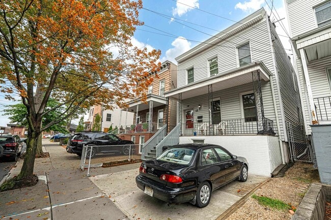 Primary Photo - 12 Troy St