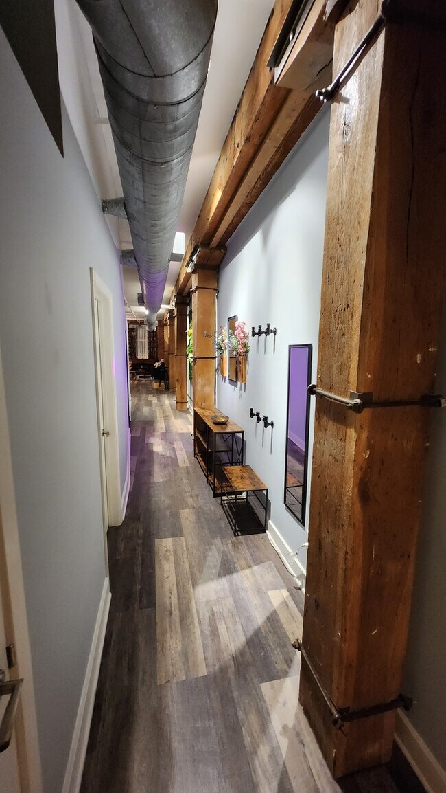 Building Photo - Fully furnished