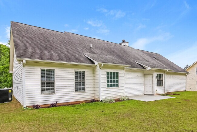 Building Photo - 25 Woodland Dr