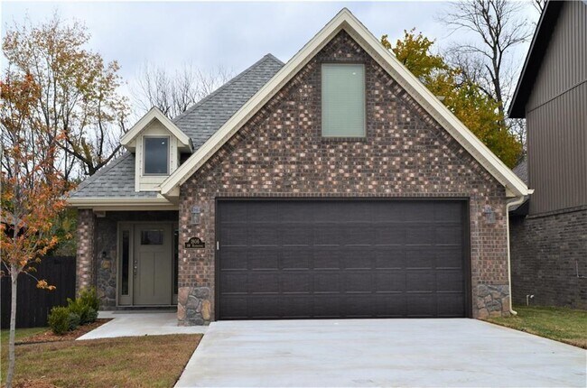 Primary Photo - 1806 SW Riverstone Rd
