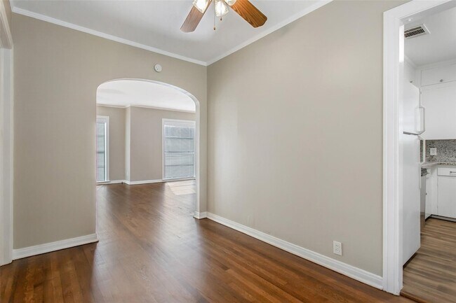 Building Photo - 5829 E Mockingbird Ln
