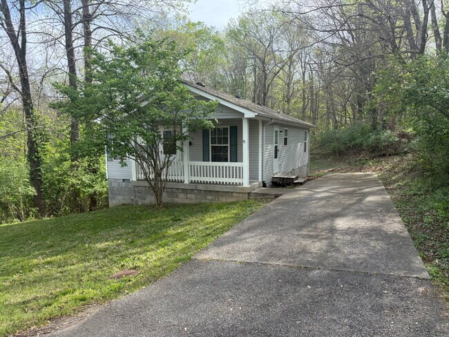 Building Photo - 1007 Walnut Dr