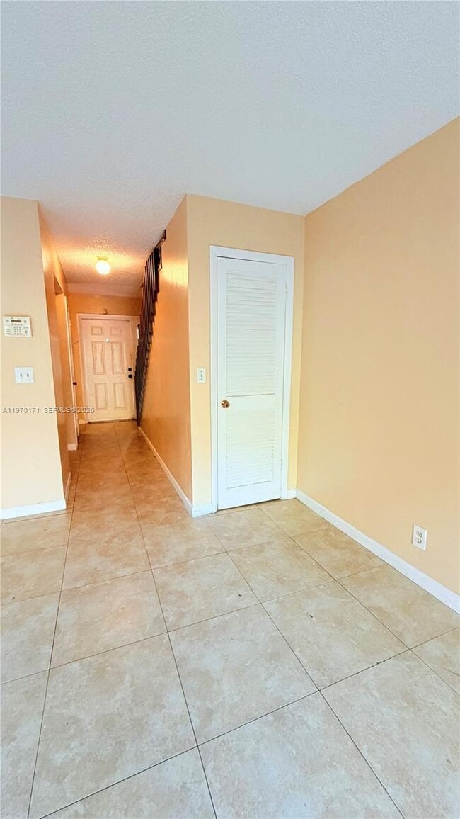 Building Photo - 948 SW 74th Ave