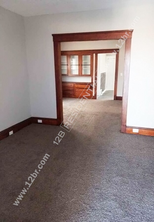 Building Photo - 2-Bedroom Home Near Freeway Access