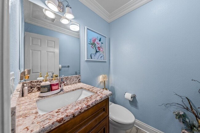 Building Photo - Beautiful Townhome in Chula Vista zz