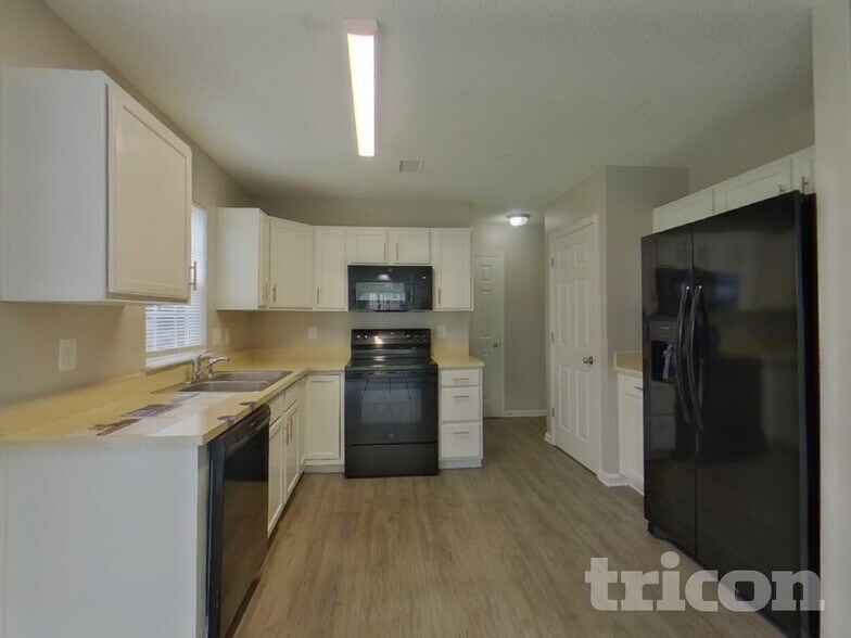 Building Photo - 5203 Holbert Cir