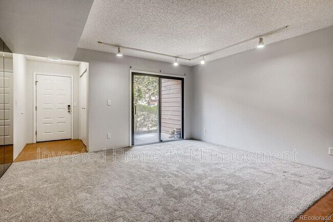 Building Photo - 540 S Forest St