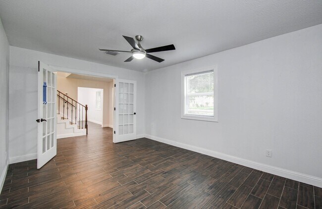 Building Photo - 536 Robert E Lee Dr