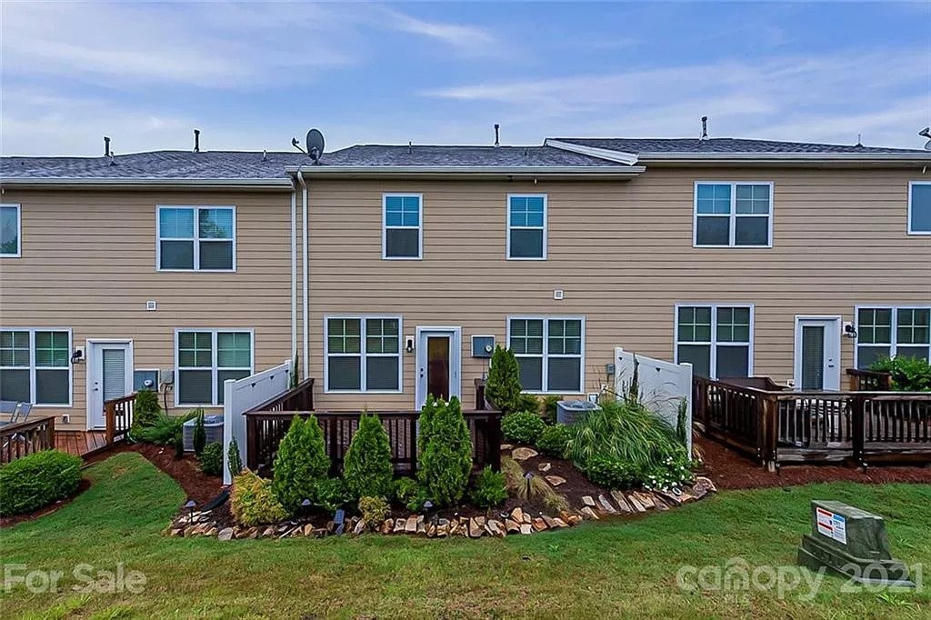 Building Photo - 988 Pennington Dr