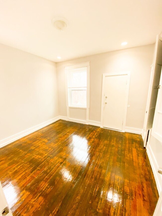 Building Photo - Spacious 3 Bed 2 Bath Home!!