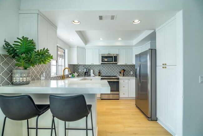 Building Photo - 54200 Avenida Madero