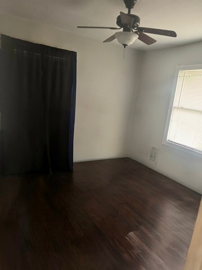 Building Photo - 6417 Rolla St