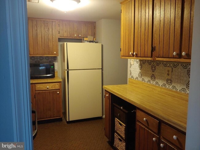 Building Photo - 214 Stonybrook Dr