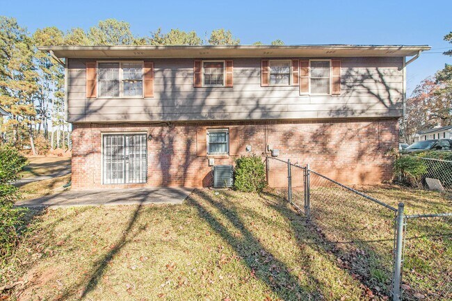Building Photo - 3 bdrm, 2 bath in Decatur