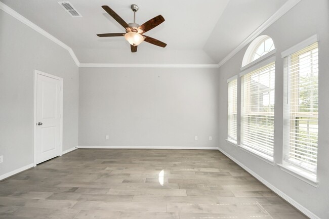 Building Photo - 9019 Emerald Cane Dr