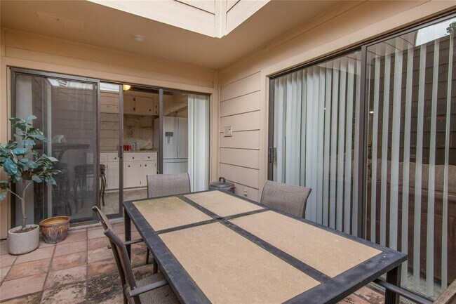 Building Photo - 9344 Briar Forest Dr