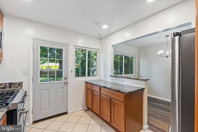 Building Photo - 6610 Bowie Dr