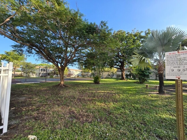 Building Photo - 609 S State Rd 7