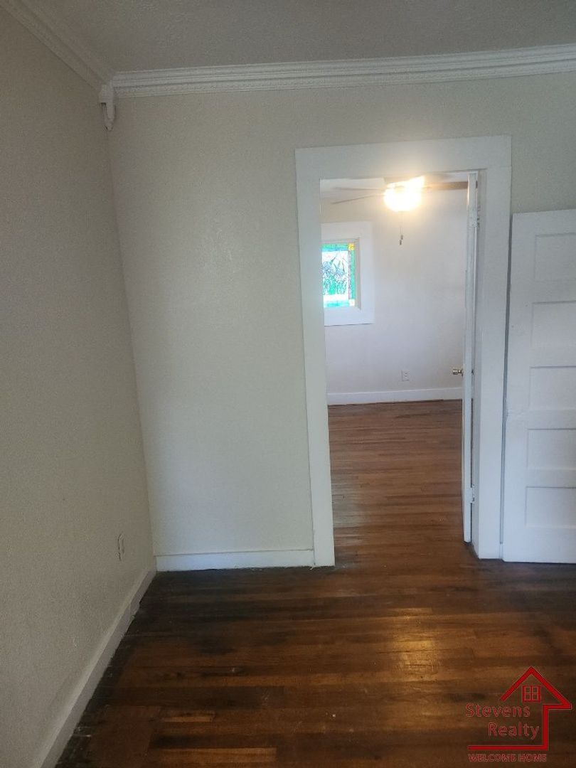 Building Photo - 117 N Main St