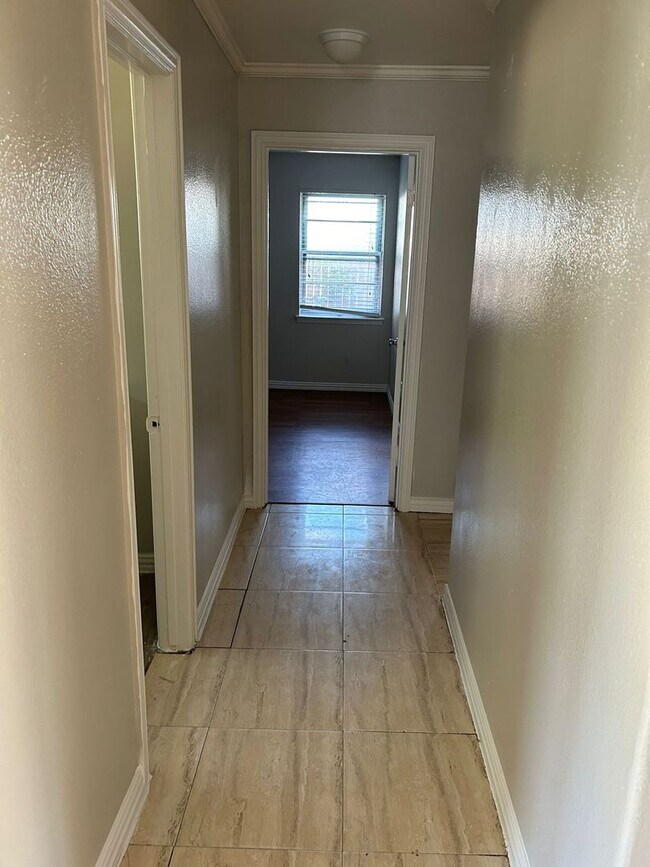 Building Photo - 2211 Granada Dr