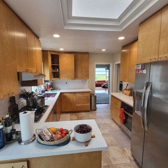 Kitchen - 547 Santa Clara Ave