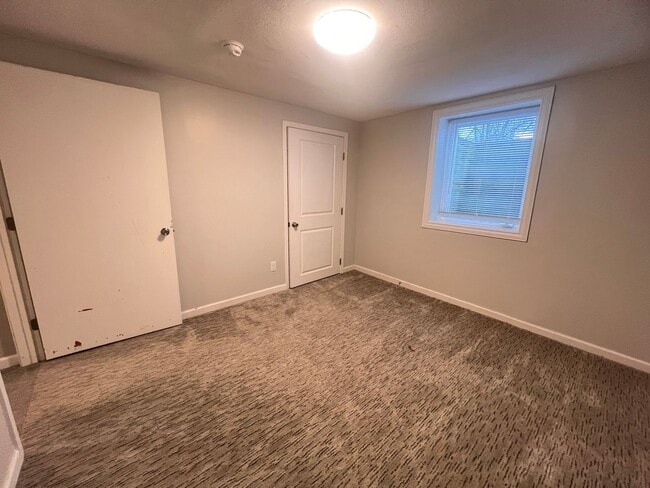 Building Photo - Four Bedroom Duplex in Jenison!