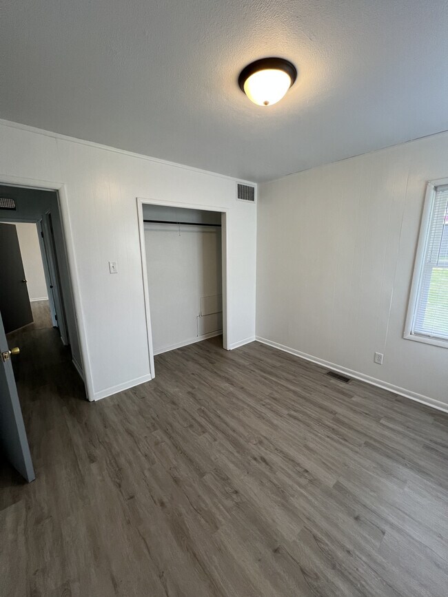 Building Photo - 1111 6th St