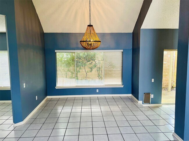 Building Photo - 16079 Hidden Acres Dr