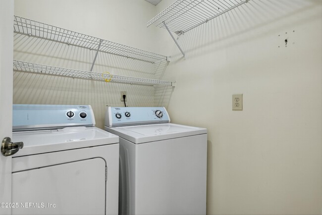 Building Photo - 11170 Wandering Oaks Dr