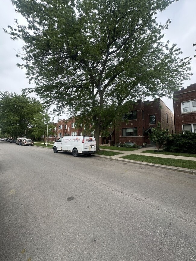 Building Photo - 3640 N Troy St