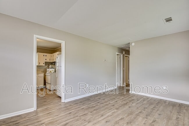 Building Photo - 128 E Hall St