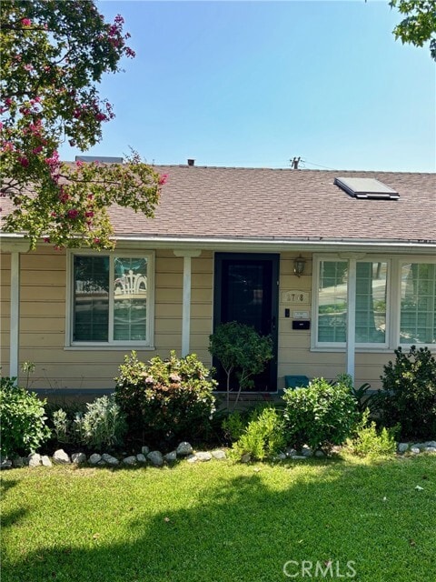 Building Photo - 2758 Paloma St