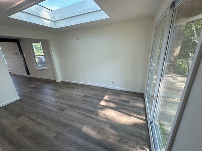 Building Photo - Chic, Sunlit & Move-In Ready – 3-Bedroom G...
