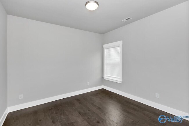 Building Photo - 415 Raleigh Elm Dr