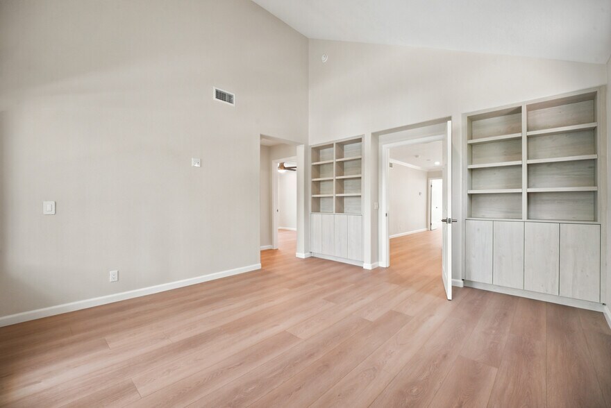 Building Photo - 4324 Park Verdi