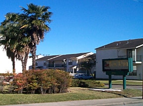 Primary Photo - Fox Run Apartments