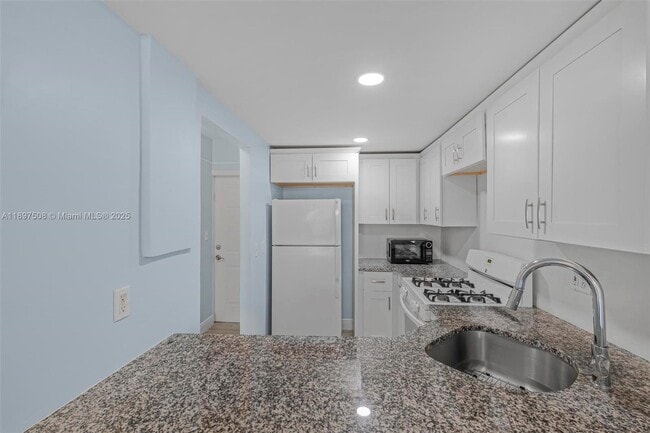 Building Photo - 6709 N Kendall Dr