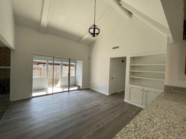 Building Photo - Great 3 Bed 2 Bath in Arden Arcade