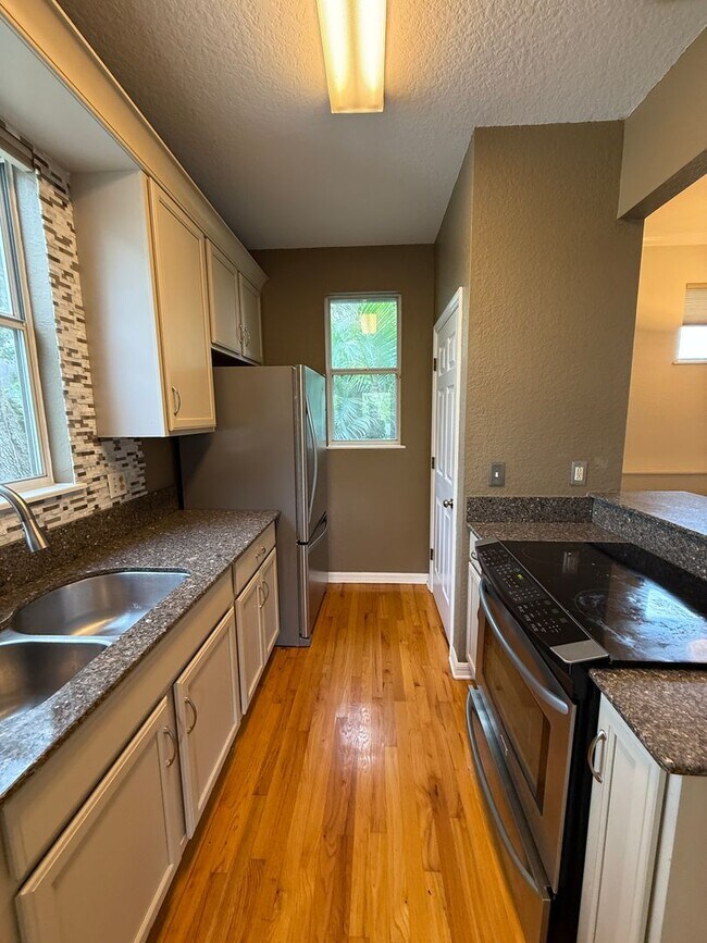 Building Photo - Adorable Two Story 2/2 Townhome in College...
