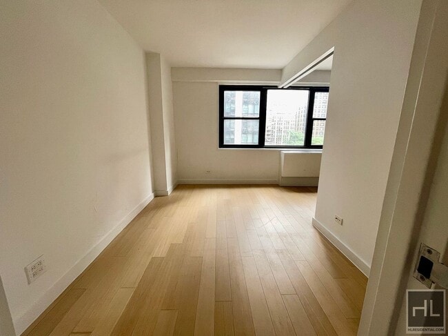 Building Photo - 222 E 39th St