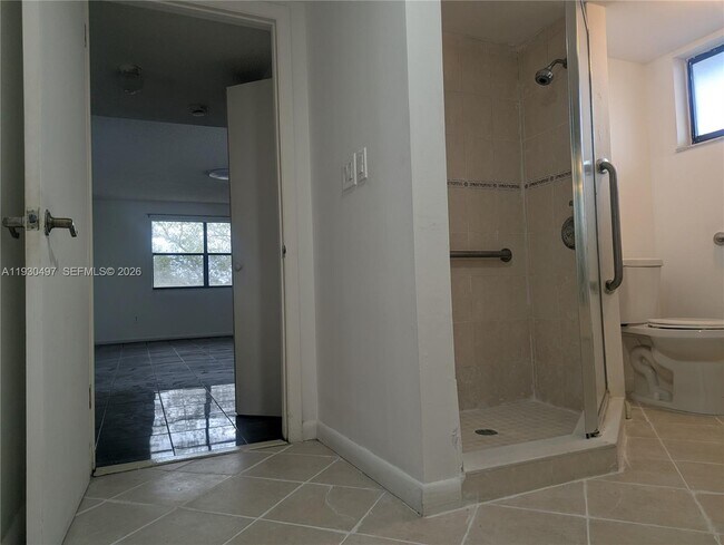 Building Photo - 601 Ives Dairy Rd