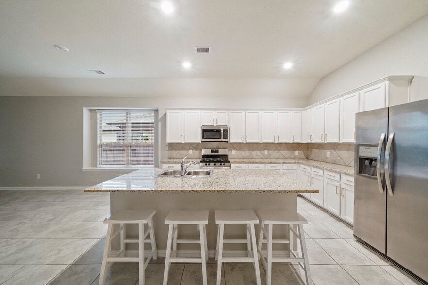 Building Photo - 27910 Augusta View Dr