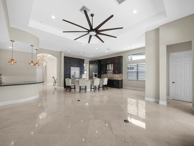 Building Photo - 9931 Bozzano Dr