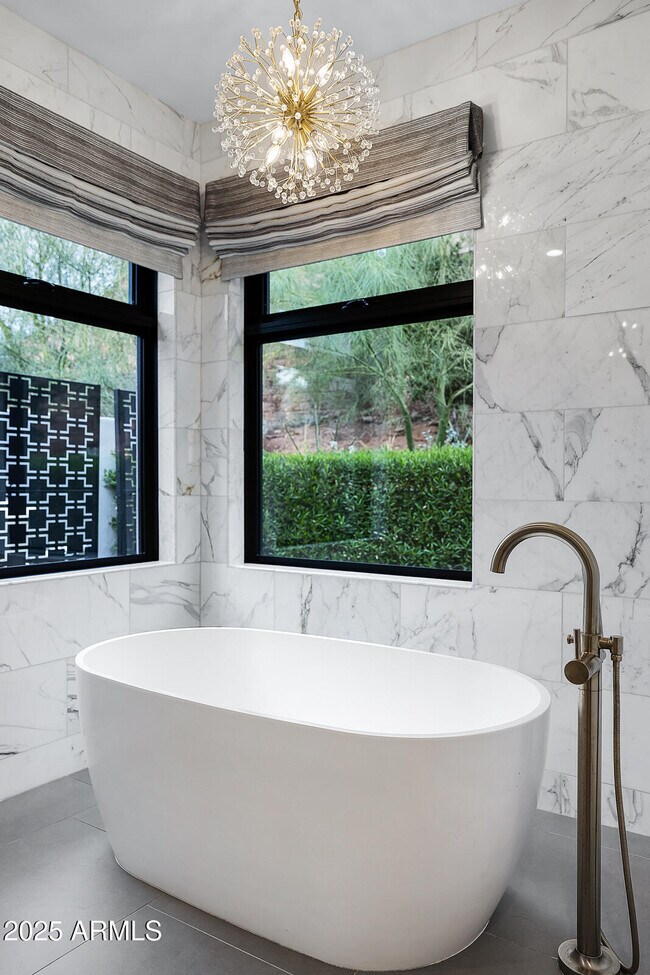 Building Photo - 5841 N Echo Canyon Cir