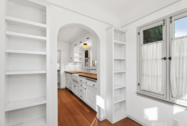 Kitchen nook facing kitchen. - 657 Euclid Ave