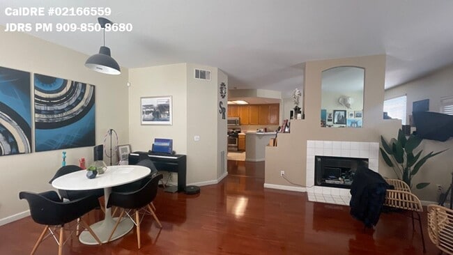 Building Photo - Ontario 3 Bedroom Townhome Available in Oc...